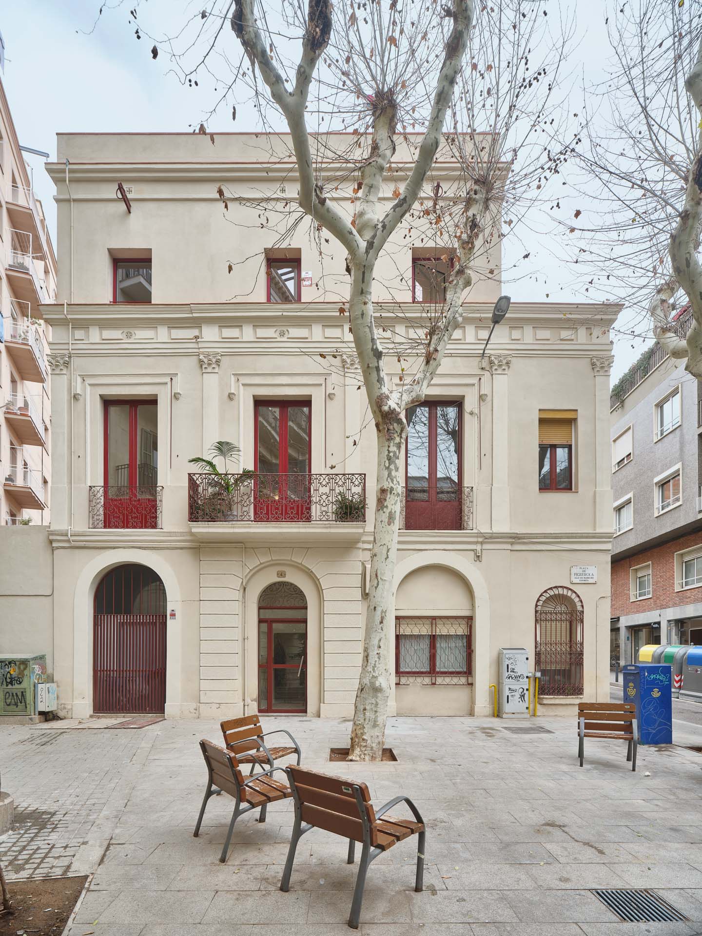 CRU innovative flat renovation project in Barcelona. La Fiona, an apartment converted into a modern and neutral space