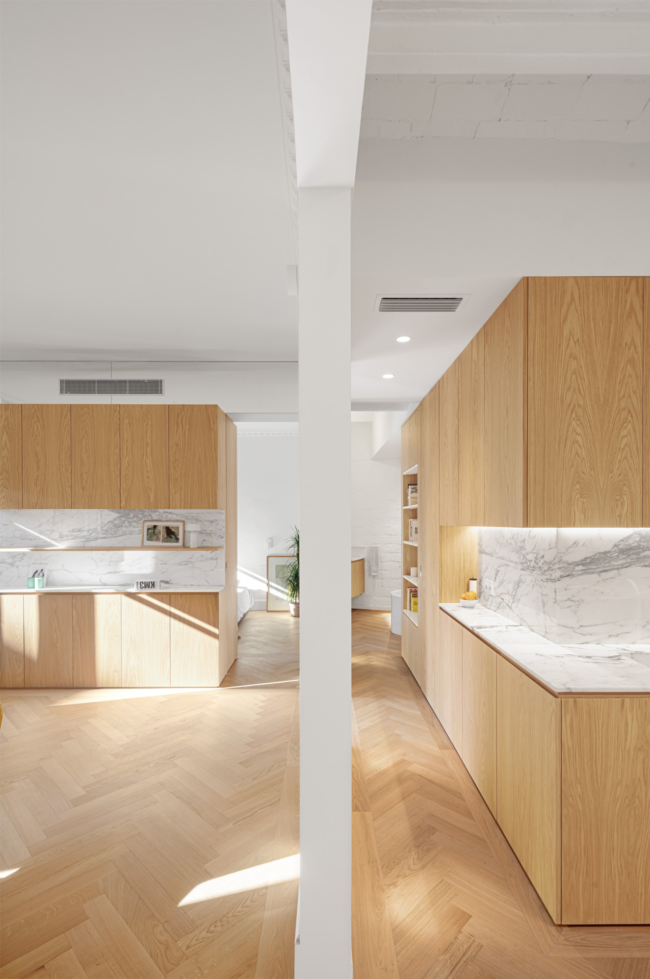 CRU innovative flat renovation project in Barcelona. La Nadia, an apartment converted into a modern and elegant space