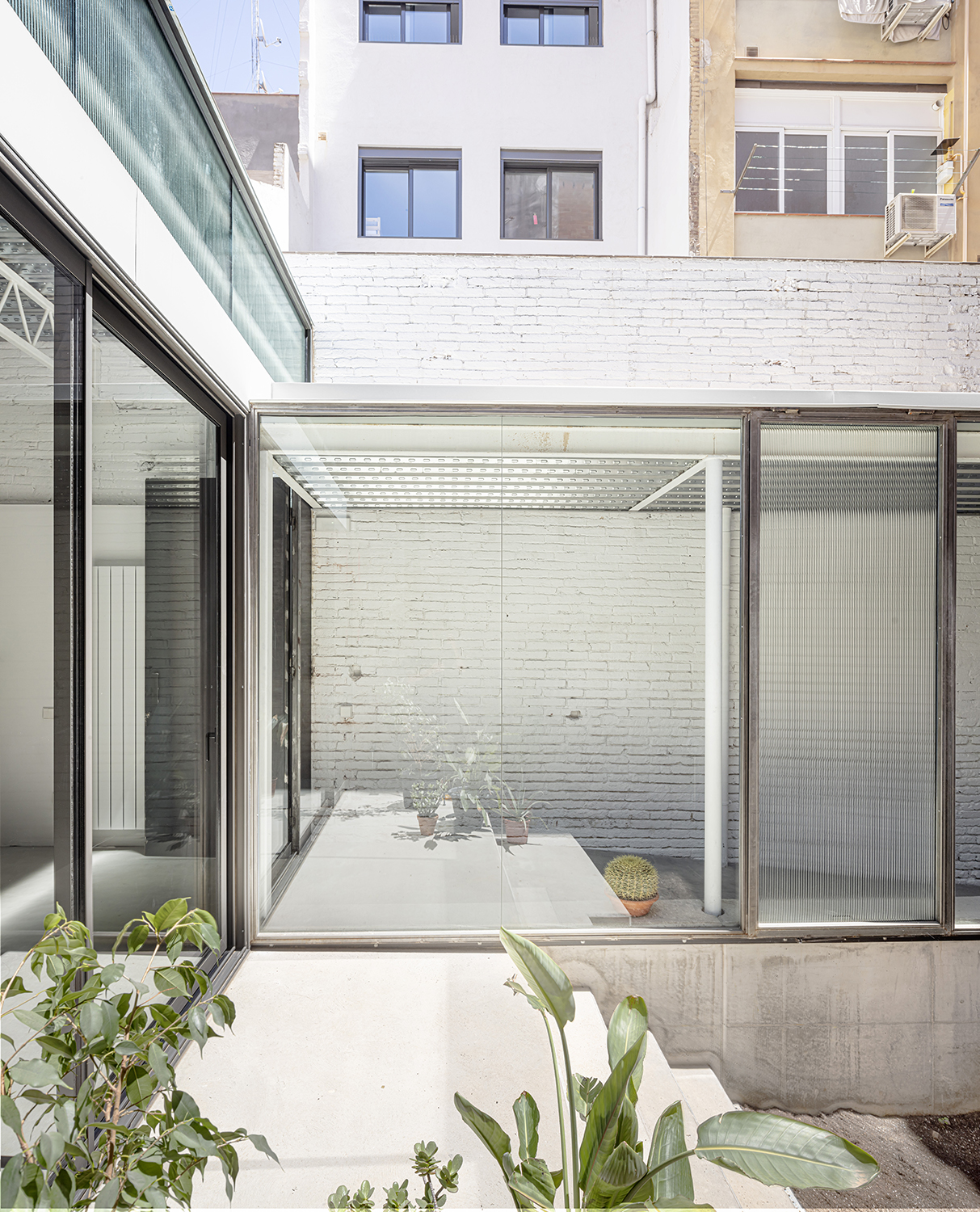 CRU innovative house renovation project in Barcelona. La Clara, a transformed old establishment into a ground floor residence.