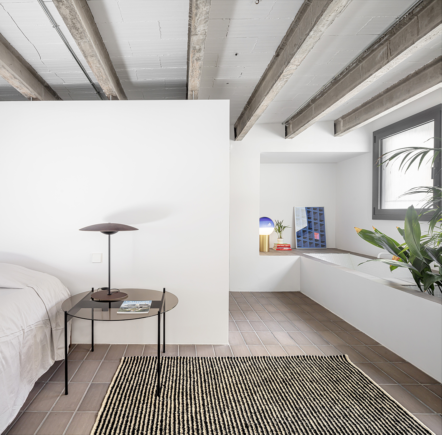 CRU innovative house renovation project in Barcelona. La Clara, a transformed old establishment into a ground floor residence.