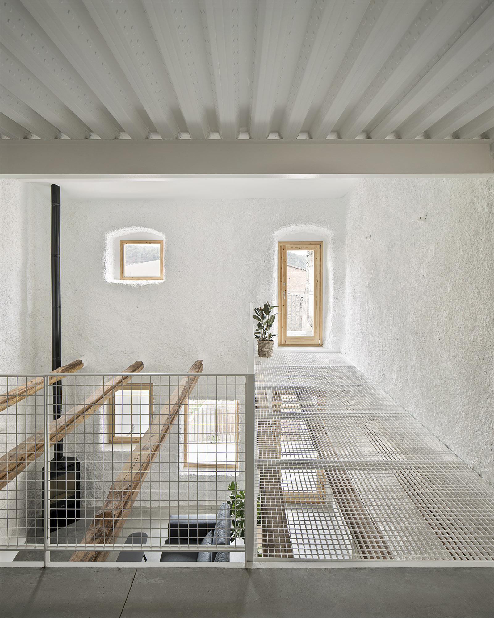 CRU innovative house renovation project in Navarcles. La Cris, a house converted into a modern and bright space