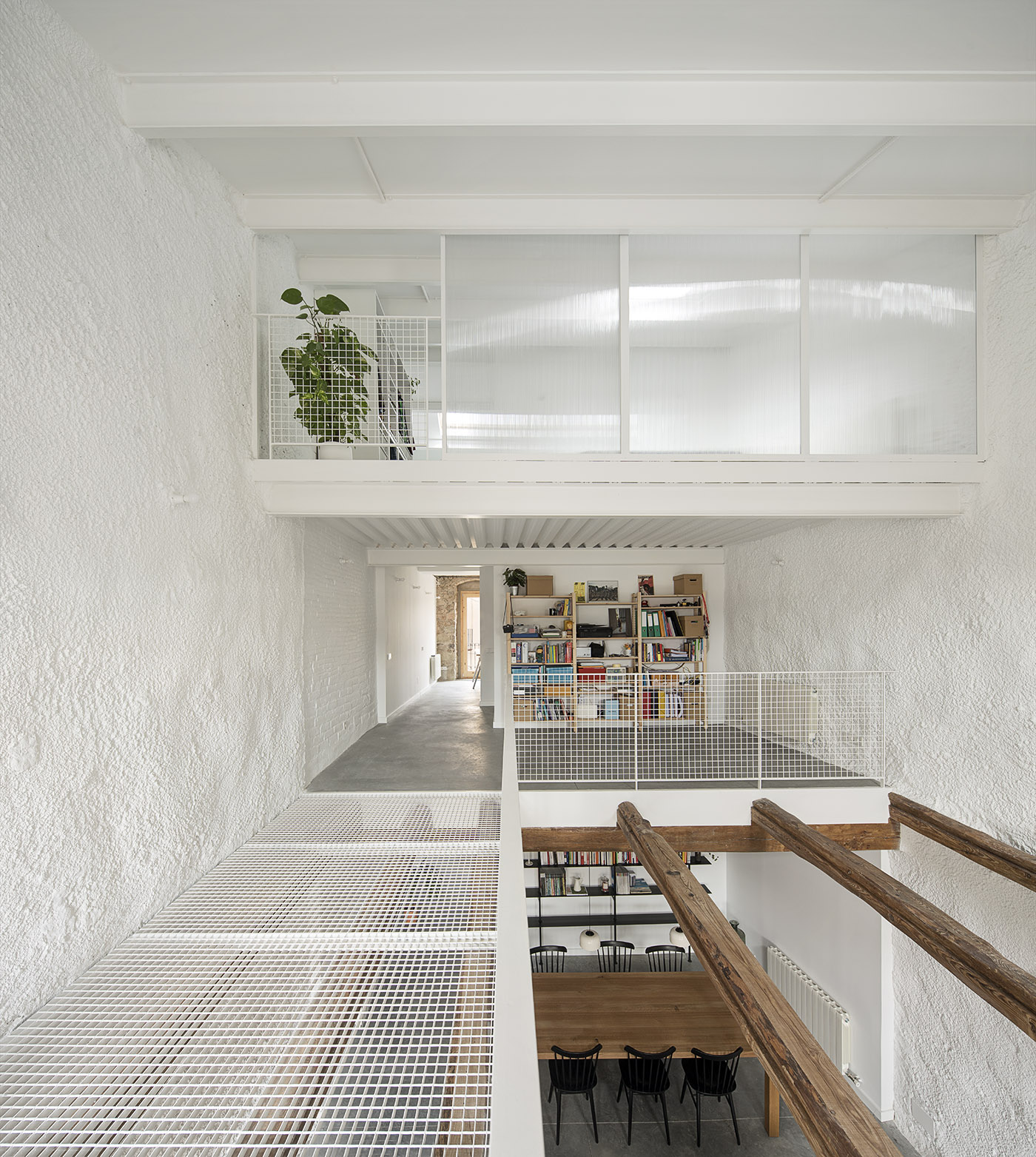 CRU innovative house renovation project in Navarcles. La Cris, a house converted into a modern and bright space