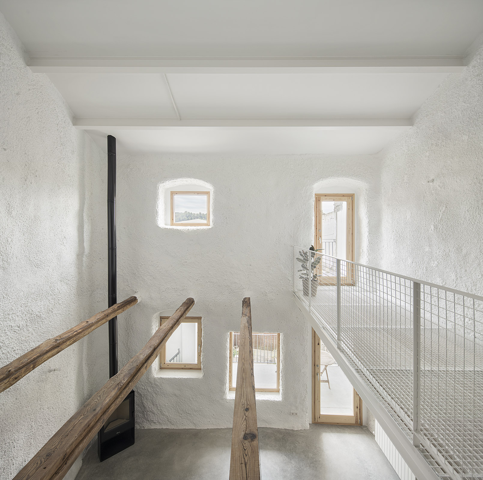 CRU innovative house renovation project in Navarcles. La Cris, a house converted into a modern and bright space