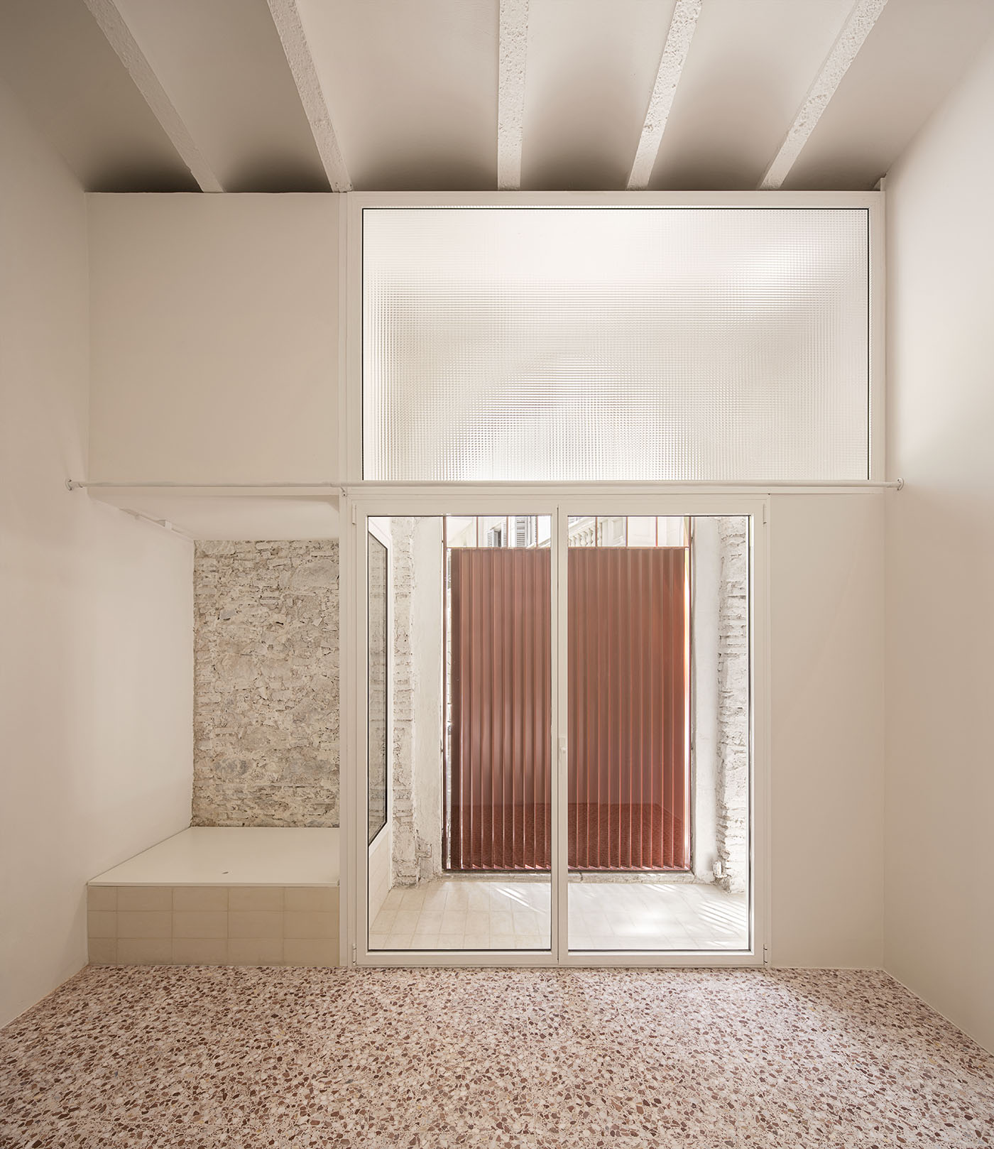 CRU innovative flat renovation project in Barcelona. La Filomena, an old apartment renovated with a strong Barcelona character