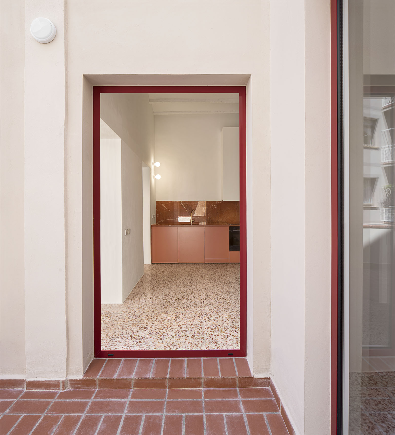 CRU innovative flat renovation project in Barcelona. La Filomena, an old apartment renovated with a strong Barcelona character