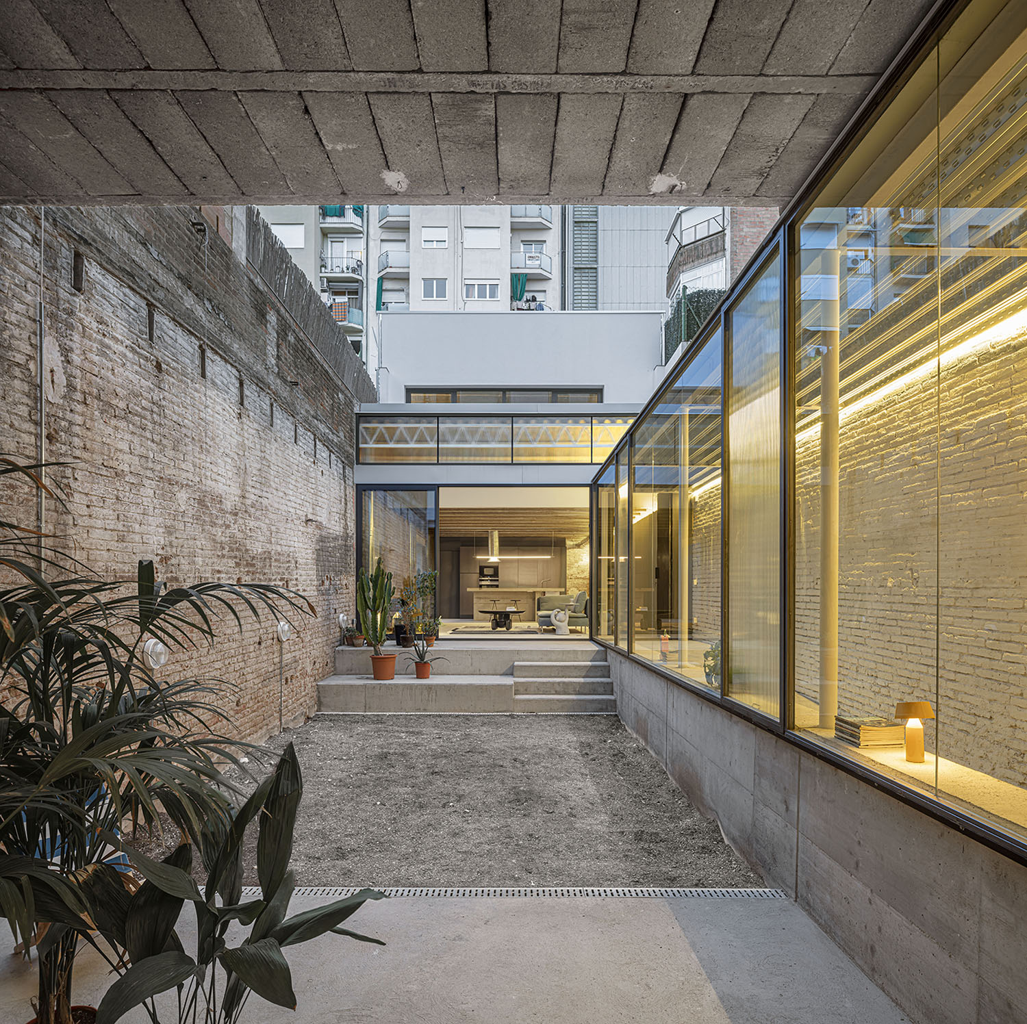 CRU innovative house renovation project in Barcelona. La Clara, a transformed old establishment into a ground floor residence.