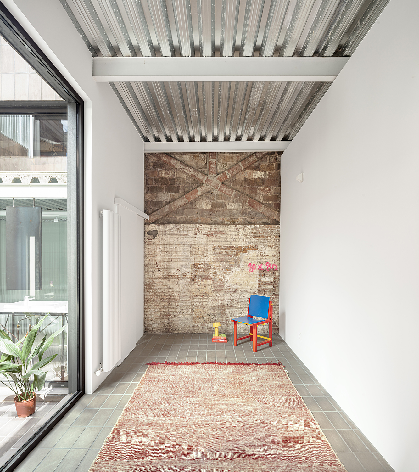 CRU innovative house renovation project in Barcelona. La Clara, a transformed old establishment into a ground floor residence.