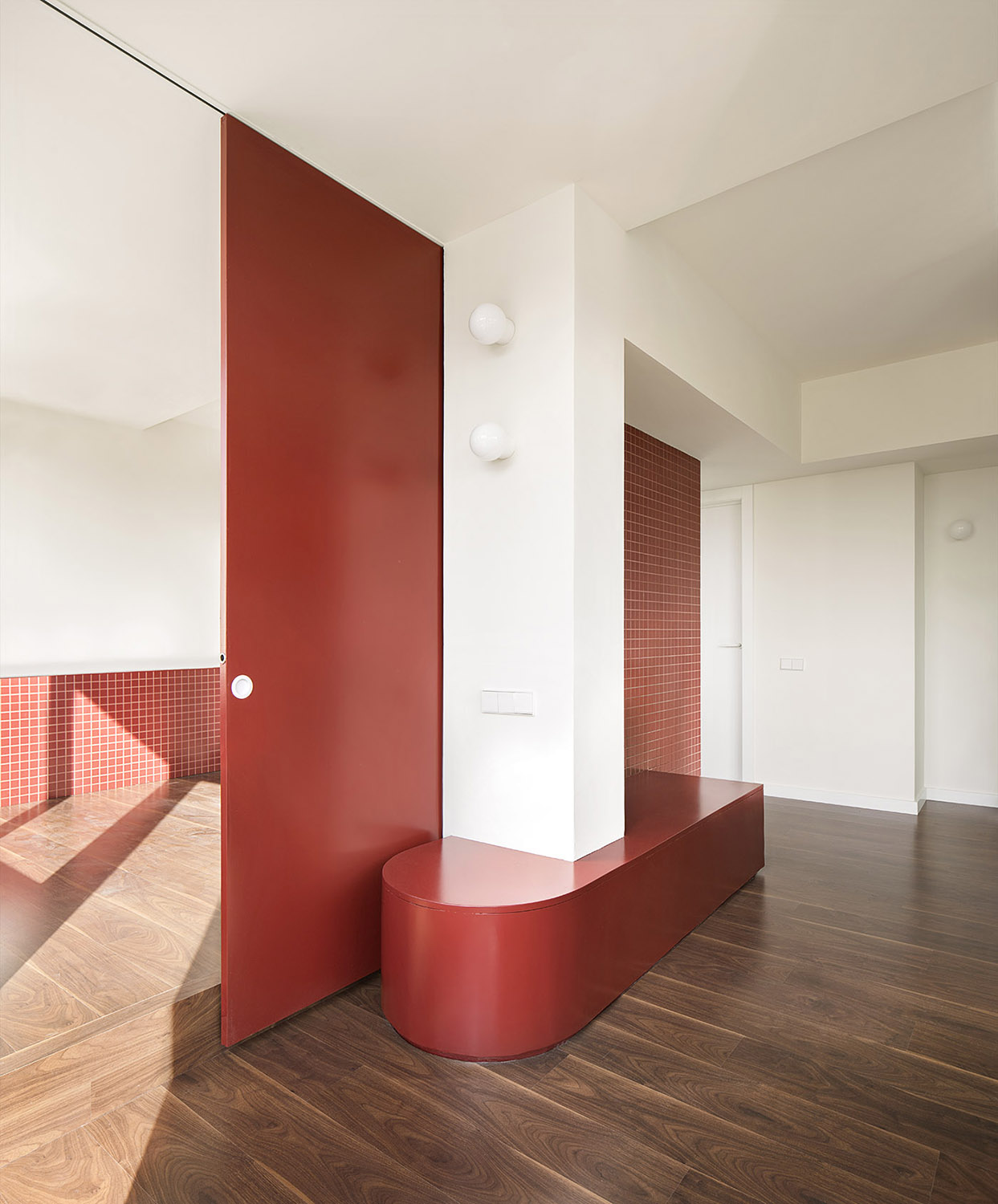 CRU innovative flat renovation project in Barcelona. La SoniaSelena, renovation of a very colorful apartment.