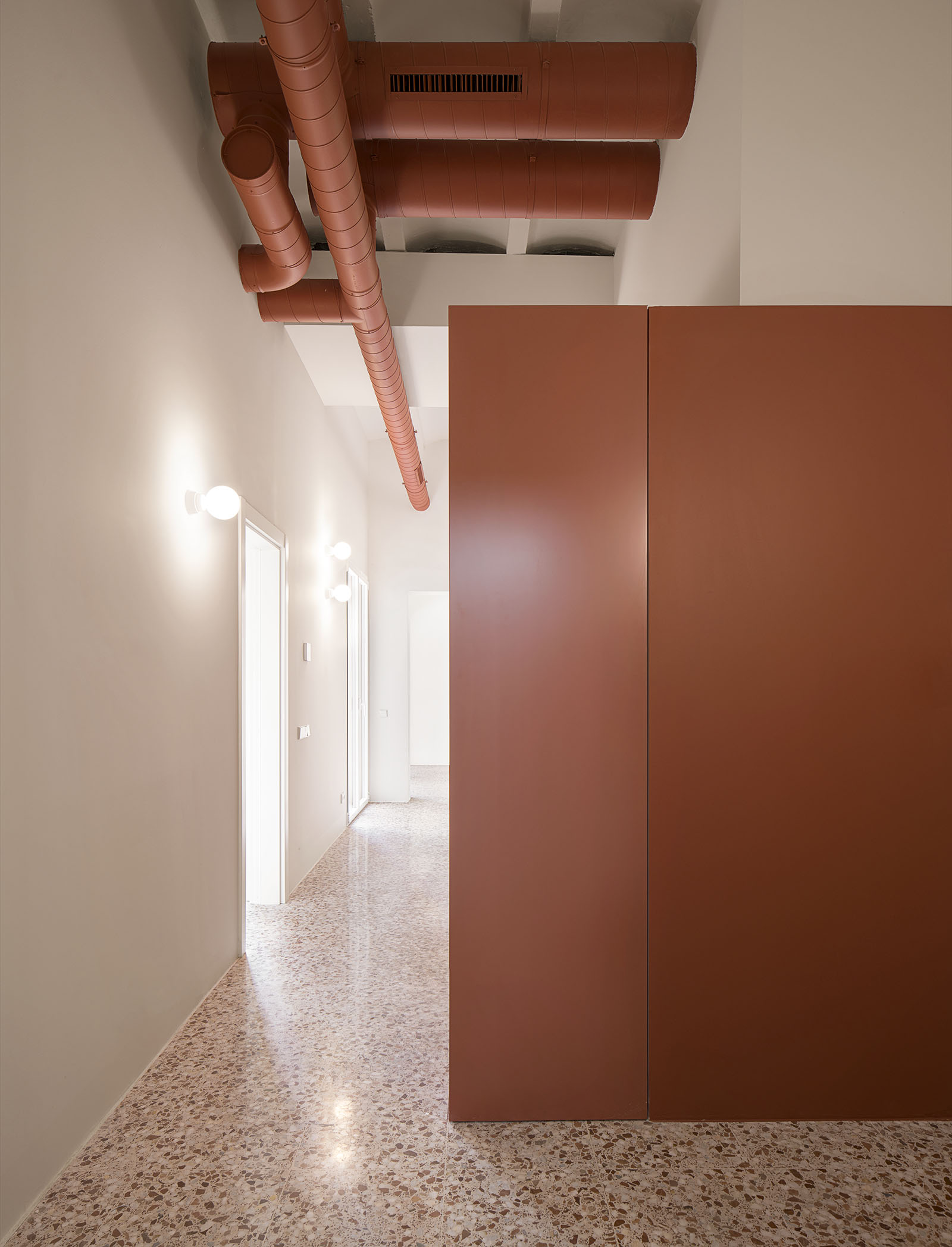 CRU innovative flat renovation project in Barcelona. La Filomena, an old apartment renovated with a strong Barcelona character