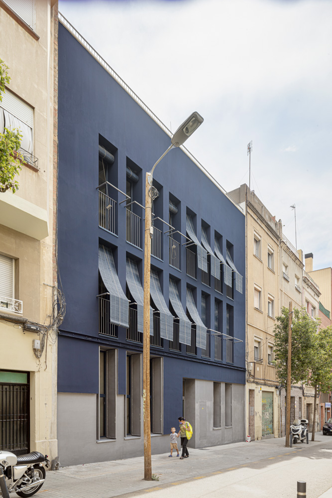 CRU innovative housing project in Barcelona. La Rocio, a new residential building with a lot of elegance and character.