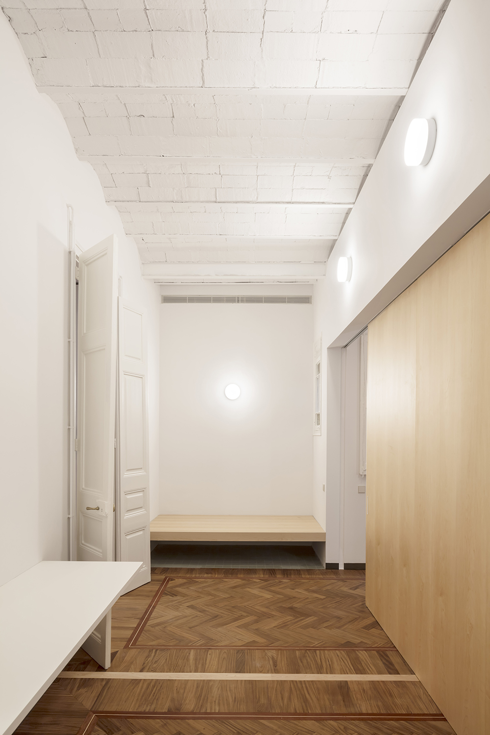 CRU innovative flat renovation project in Barcelona. La Carla, Renovation of an apartment in the Eixample