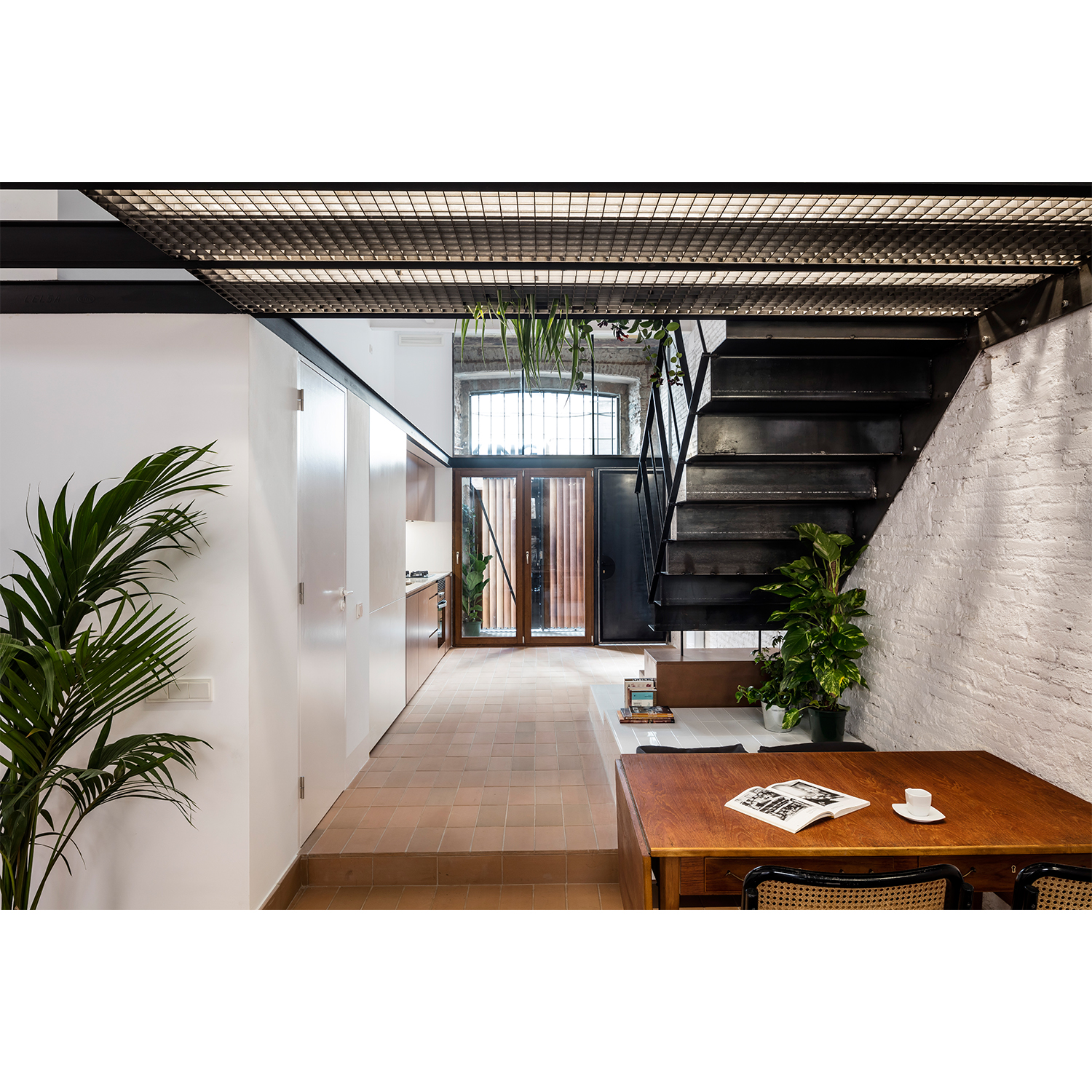 CRU innovative house renovation project in Barcelona. La Diana, a transformed local into a ground floor residence with two floors.