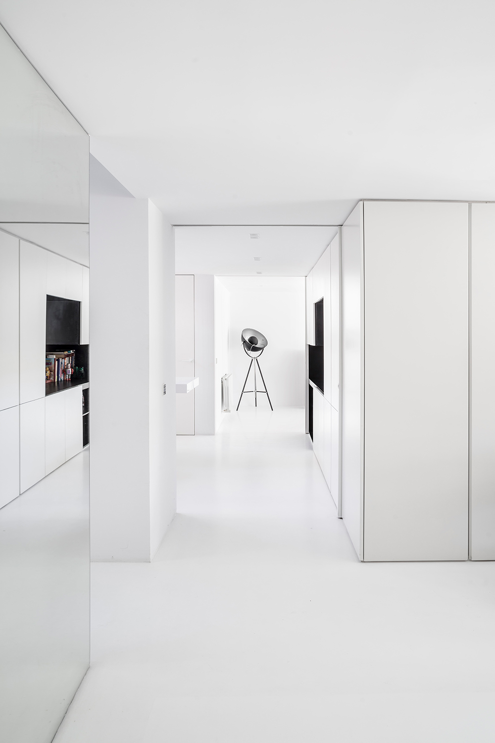 CRU innovative flat renovation project in Barcelona. La Bea, an old apartment renovated into a modern black and white space.