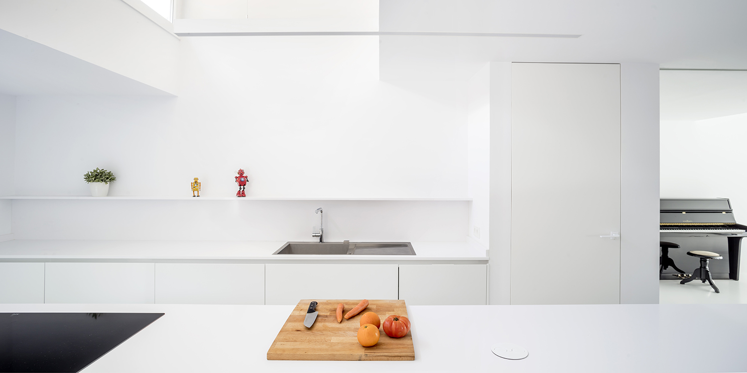 CRU innovative flat renovation project in Barcelona. La Bea, an old apartment renovated into a modern black and white space.