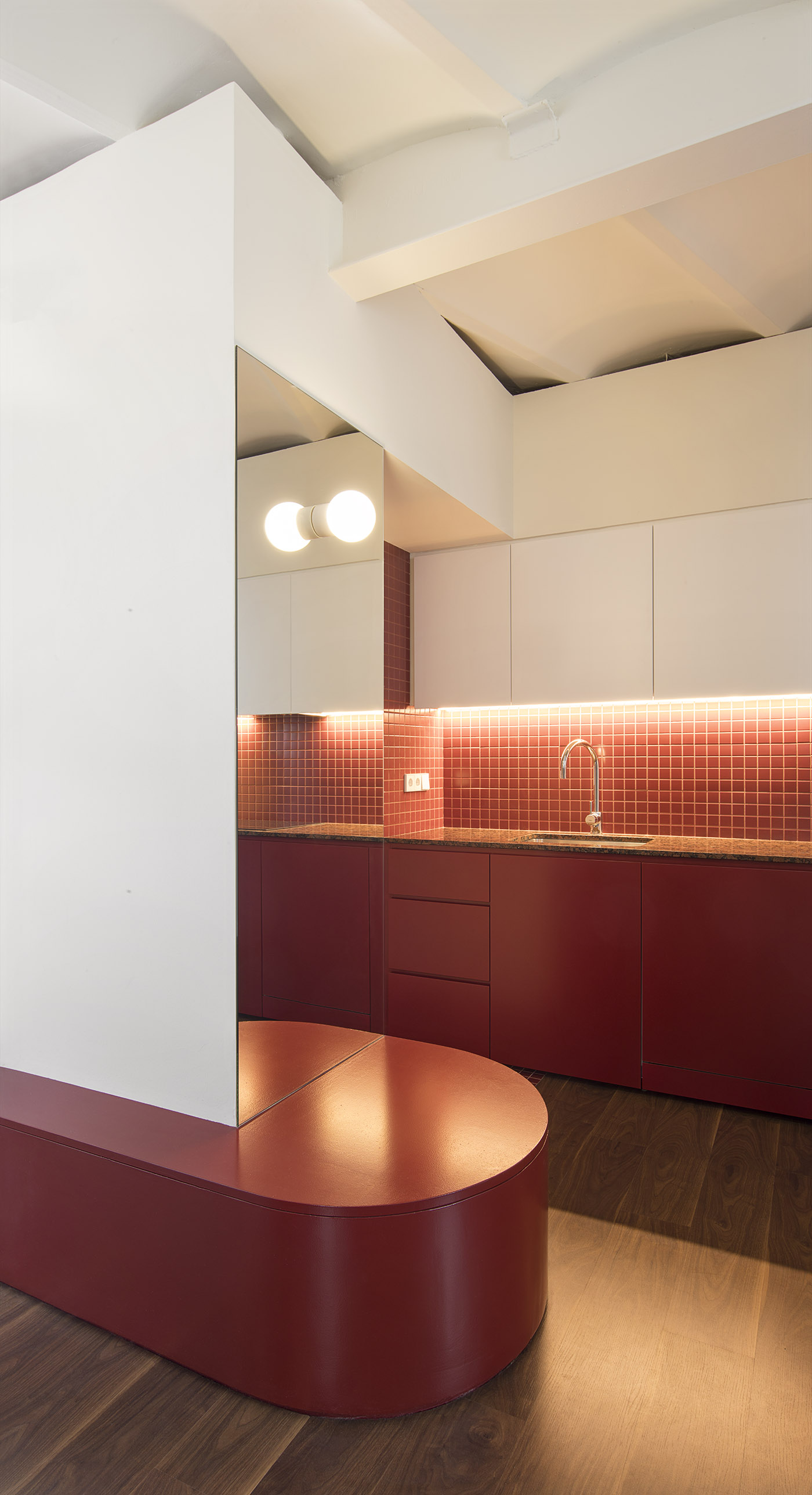 CRU innovative flat renovation project in Barcelona. La SoniaSelena, renovation of a very colorful apartment.