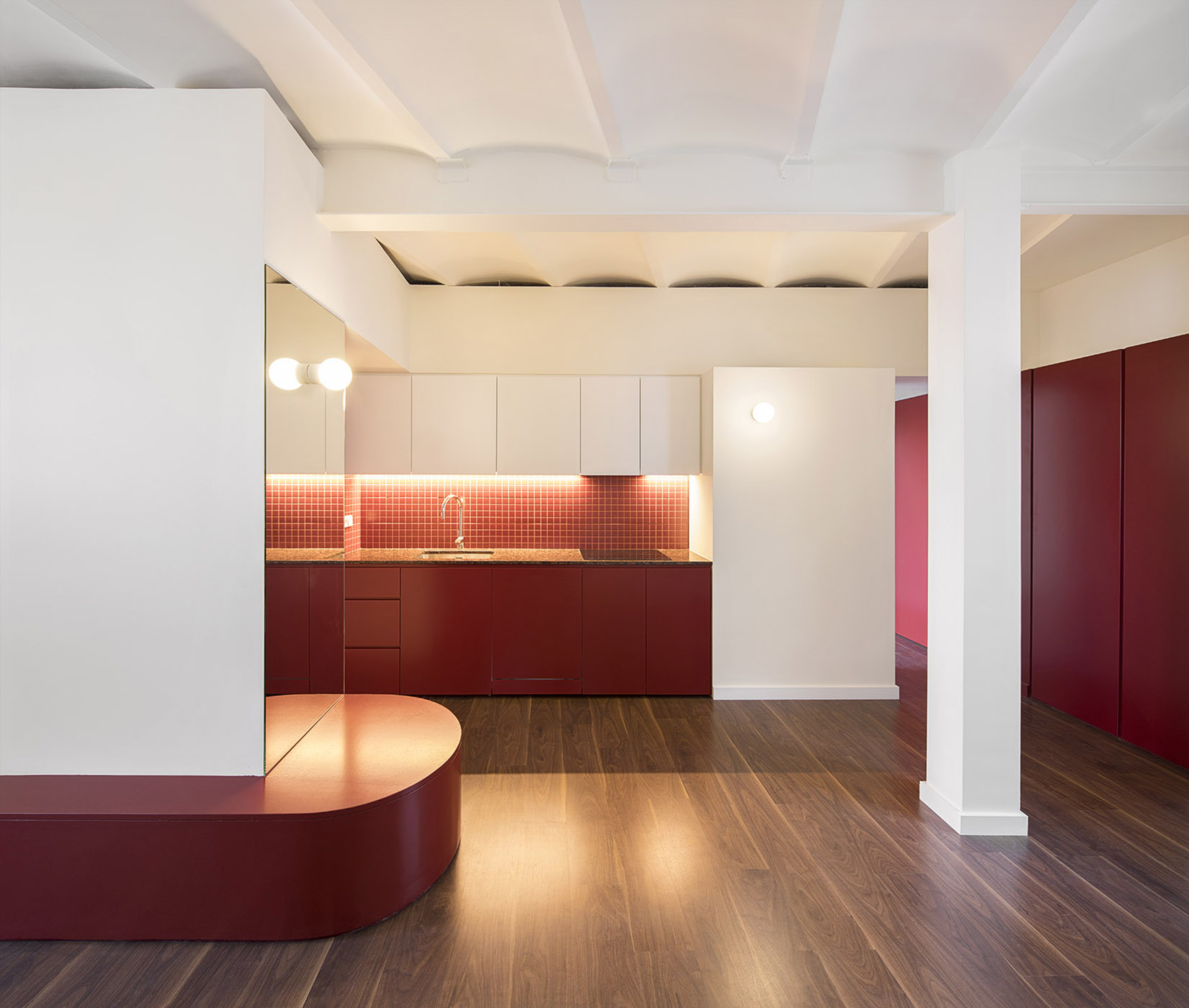 CRU innovative flat renovation project in Barcelona. La SoniaSelena, renovation of a very colorful apartment.