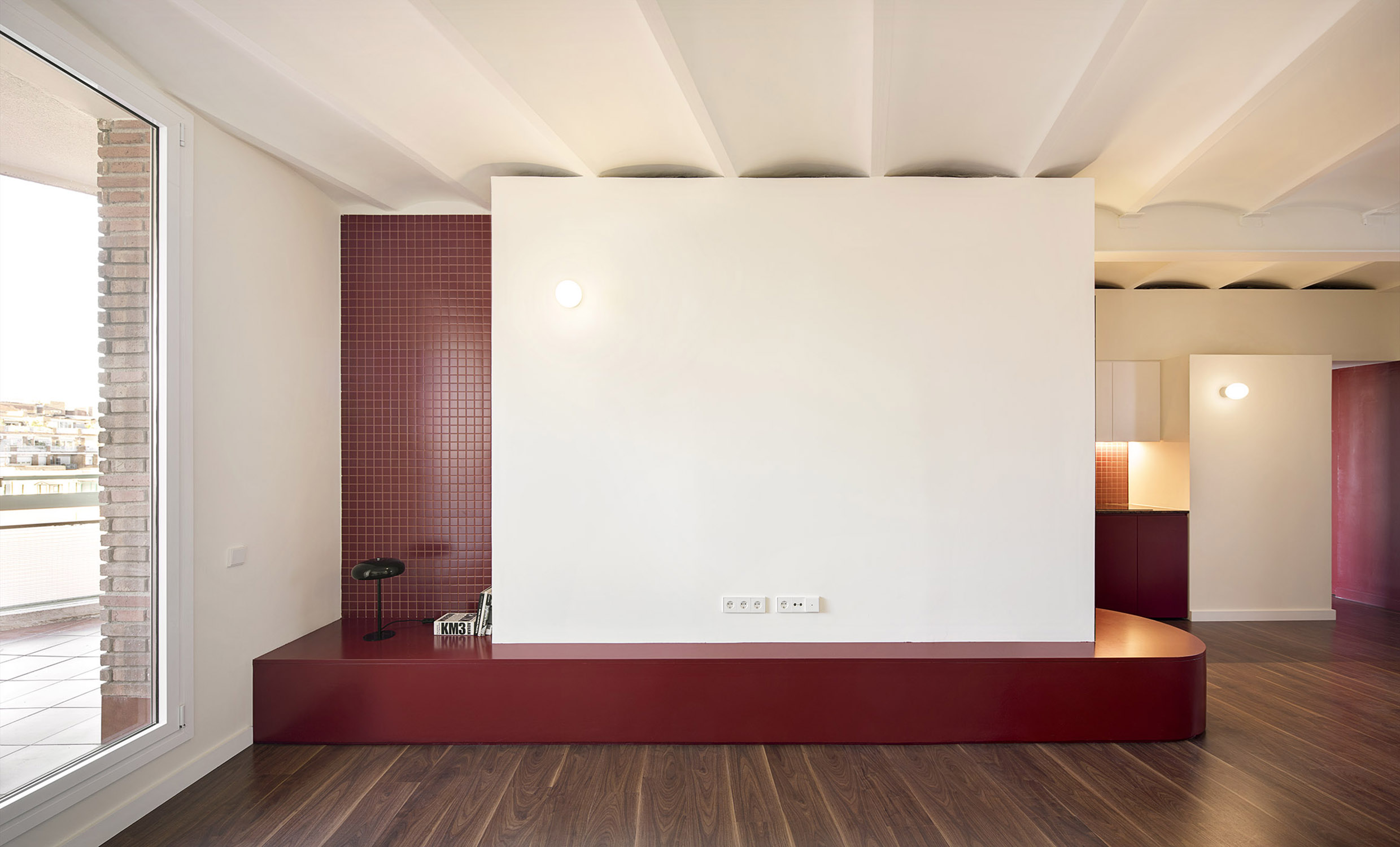 CRU innovative flat renovation project in Barcelona. La SoniaSelena, renovation of a very colorful apartment.