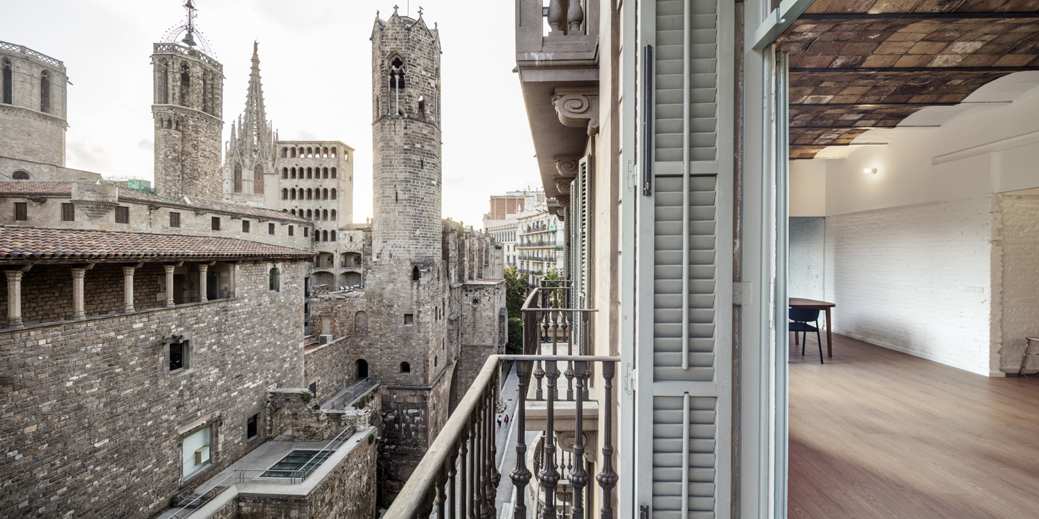 CRU innovative flat renovation project in Barcelona. La Ramona, An old apartment converted into a modern and spacious piece.