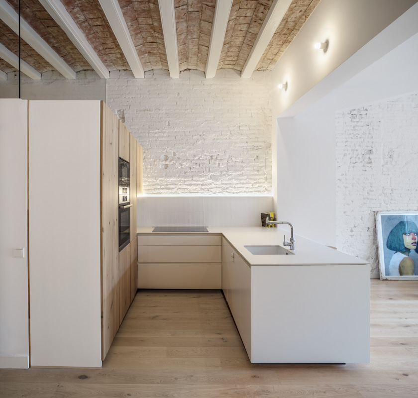 CRU innovative house renovation project in Barcelona. La Laia, a transformed workshop into a ground floor residence