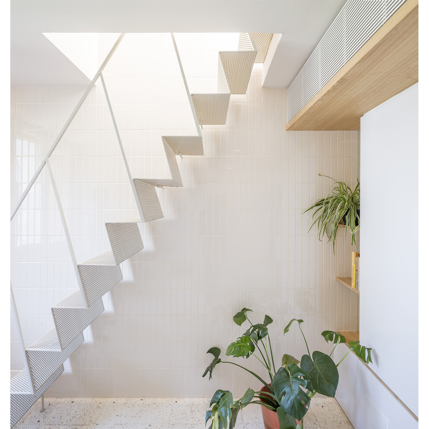 CRU innovative flat renovation project in Barcelona. La Fleur, micro-apartment with an upper terrace accessible from a retractable staircase