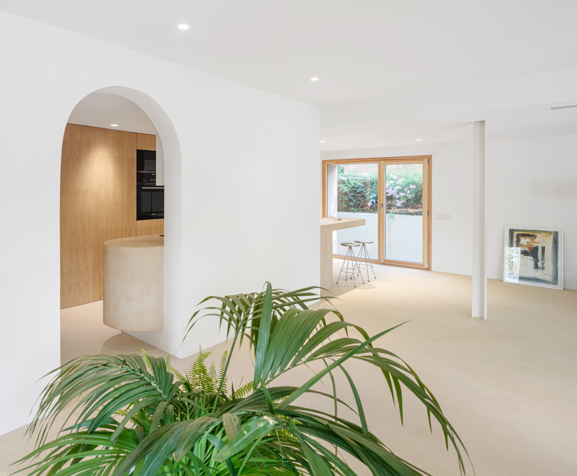 CRU innovative house renovation project in Castelldefels. La Alicia, an old house converted into a modern and natural space