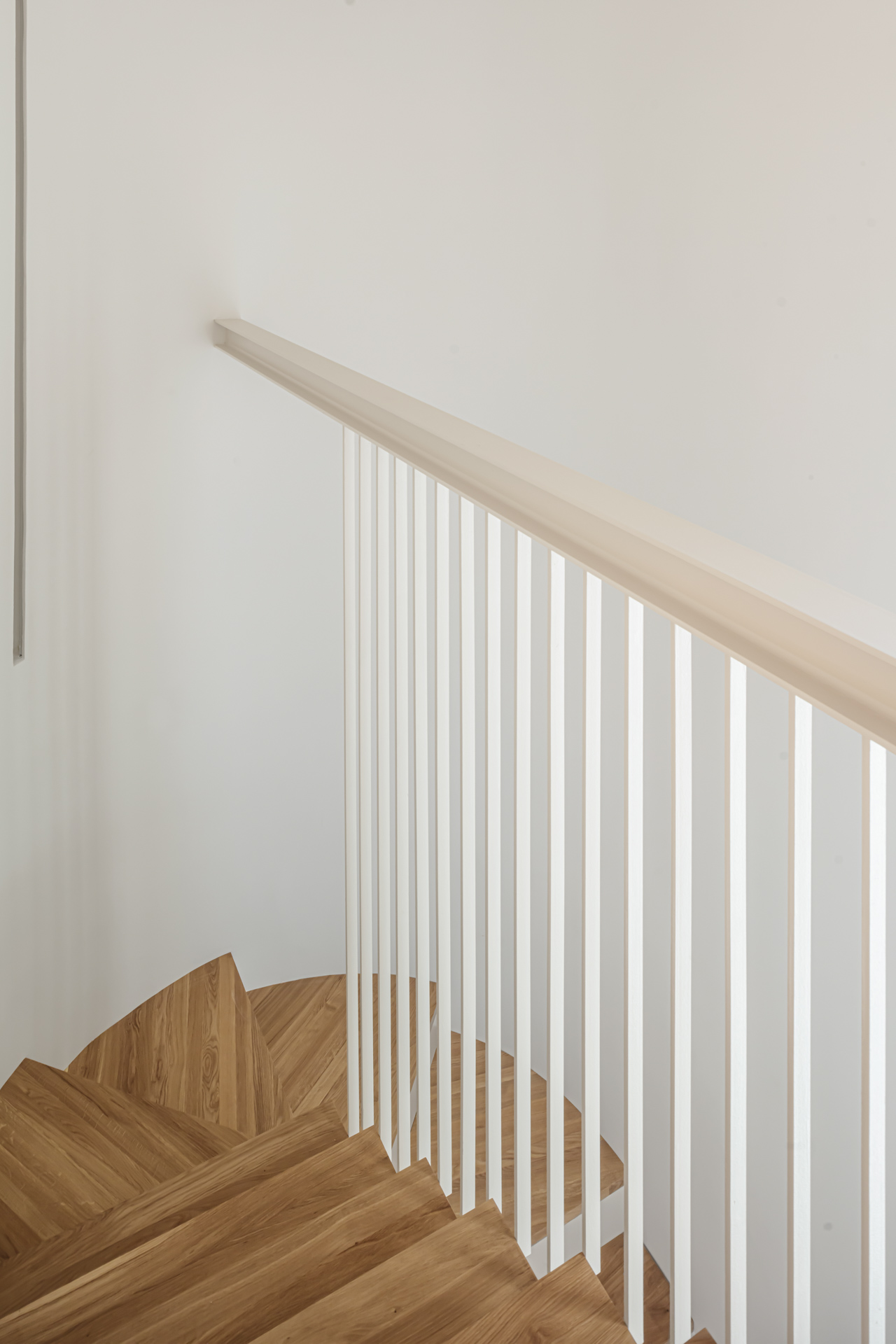 CRU innovative house renovation project in Castelldefels. La Alicia, an old house converted into a modern and natural space