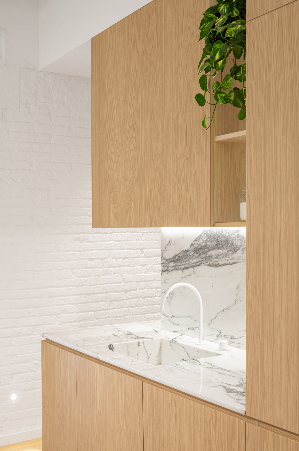 CRU innovative flat renovation project in Barcelona. La Nadia, an apartment converted into a modern and elegant space