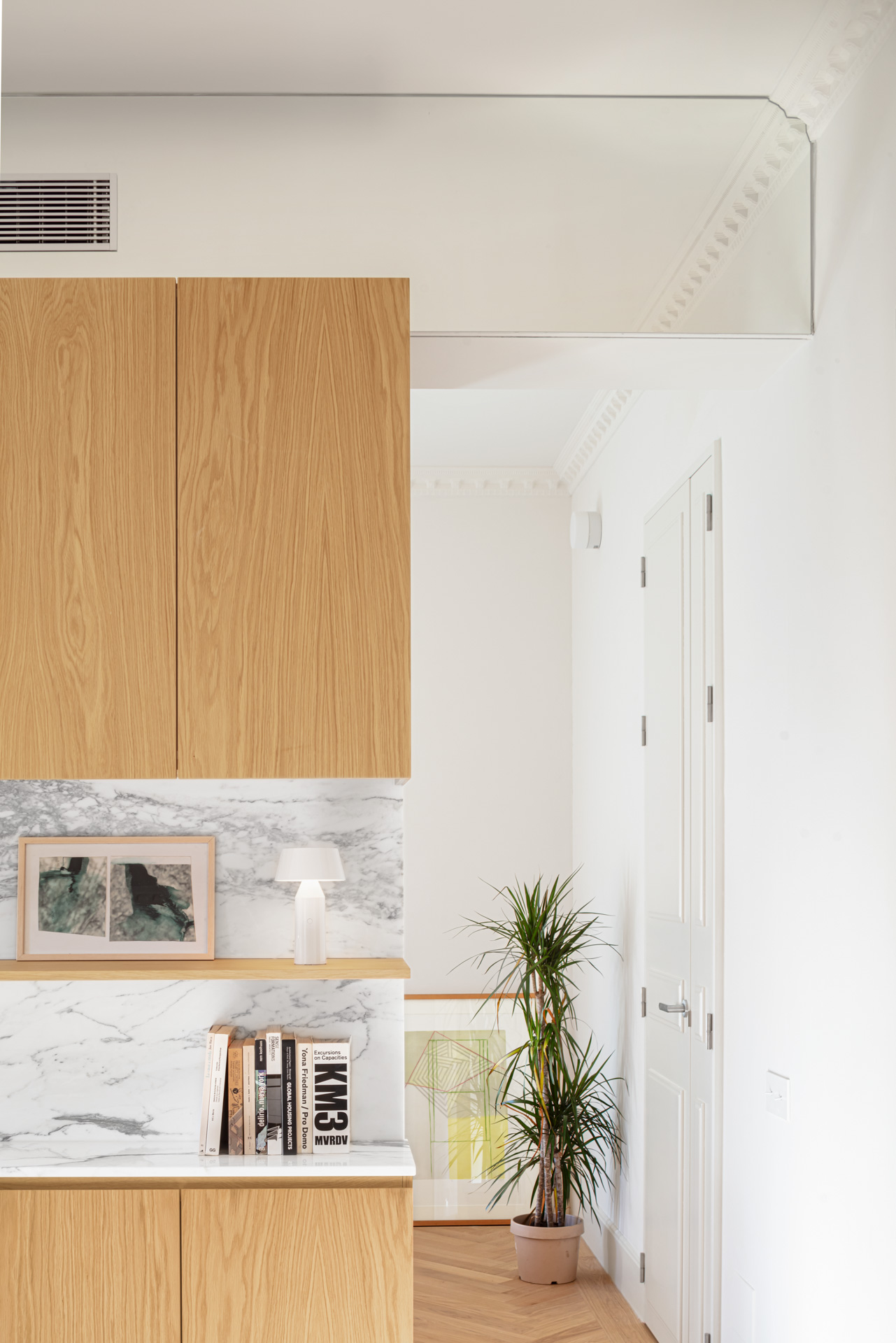 CRU innovative flat renovation project in Barcelona. La Nadia, an apartment converted into a modern and elegant space