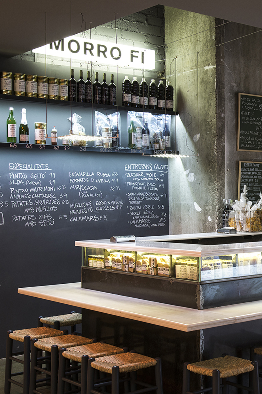 CRU innovative restaurant project in Barcelona. El Morro fi, a patchwork made of iron, led lighting, vermouth and pickles.